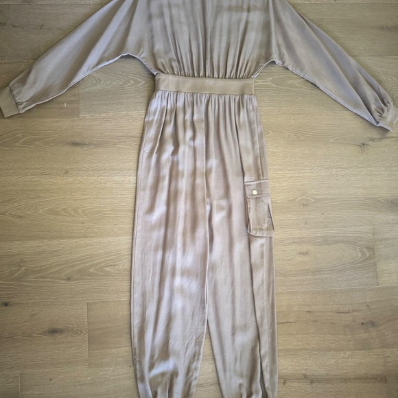 NWT REVOLVE X Michael Costello - Dolman Sleeve Jumpsuit - Picture 4 of 5